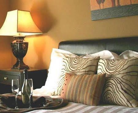 The Clarke Hotel Waukesha Ruang foto