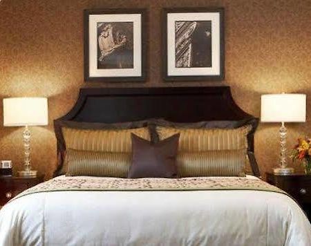 The Clarke Hotel Waukesha Ruang foto
