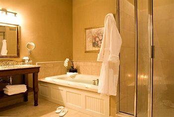 The Clarke Hotel Waukesha Bagian luar foto