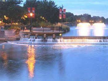 The Clarke Hotel Waukesha Bagian luar foto