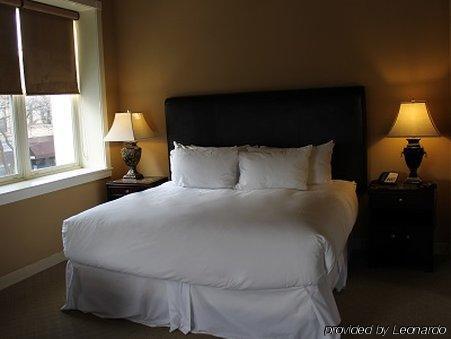 The Clarke Hotel Waukesha Bagian luar foto